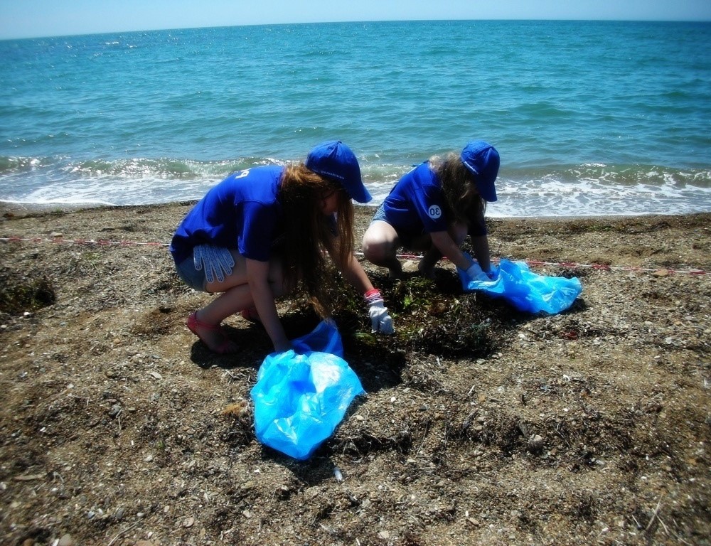 На пляже Витязево отлично поработали волонтеры